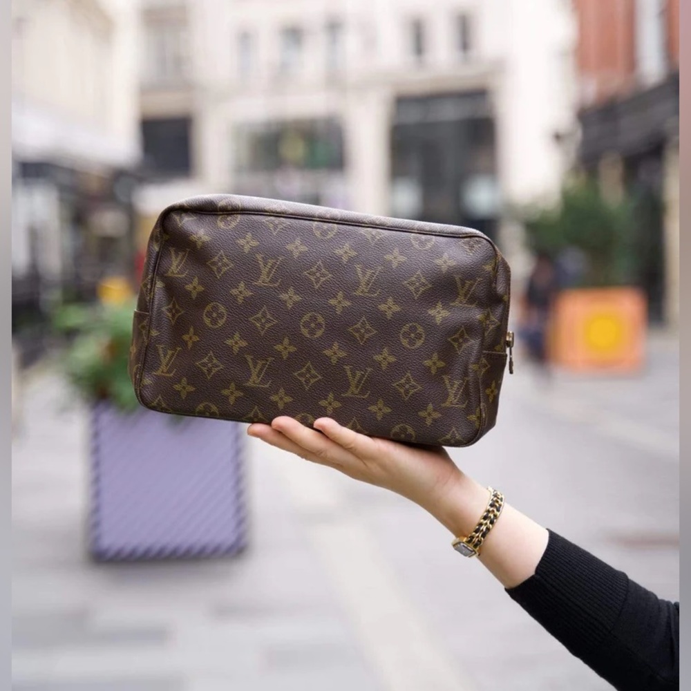 Louis Vuitton Monogram Trousse Toilette 28